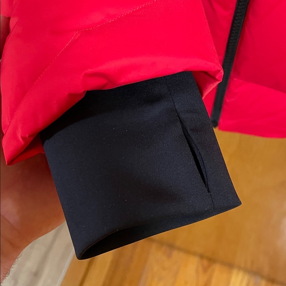 NWT Theory Women’s Carmine Red Stand Puffer Jacket Size Small (Brand New) - Picture 8 of 12